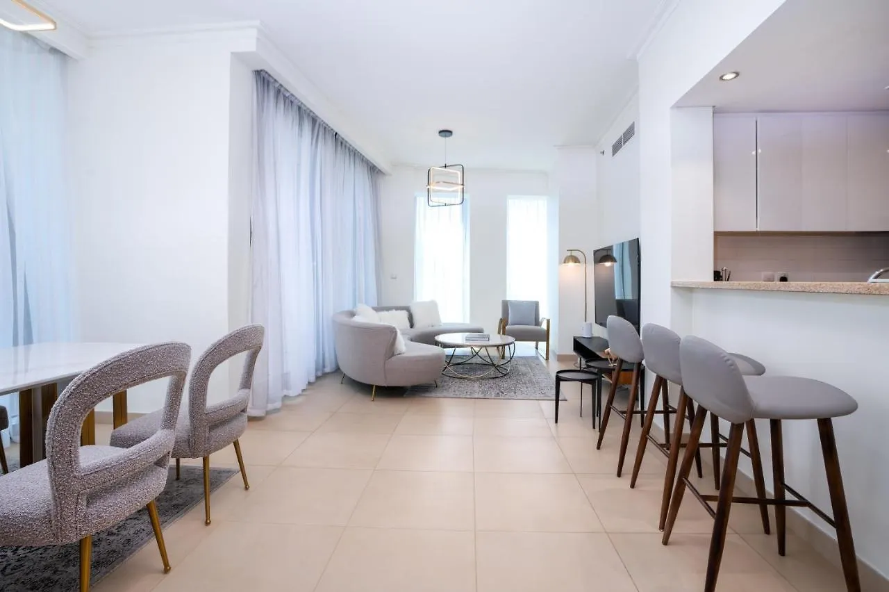 Vacay Lettings - Burj Vista High Floor Burj Khalifa & Fountain View Apartment Dubai